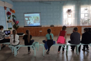 «В космос всем открыта дверь–свои знания проверь».